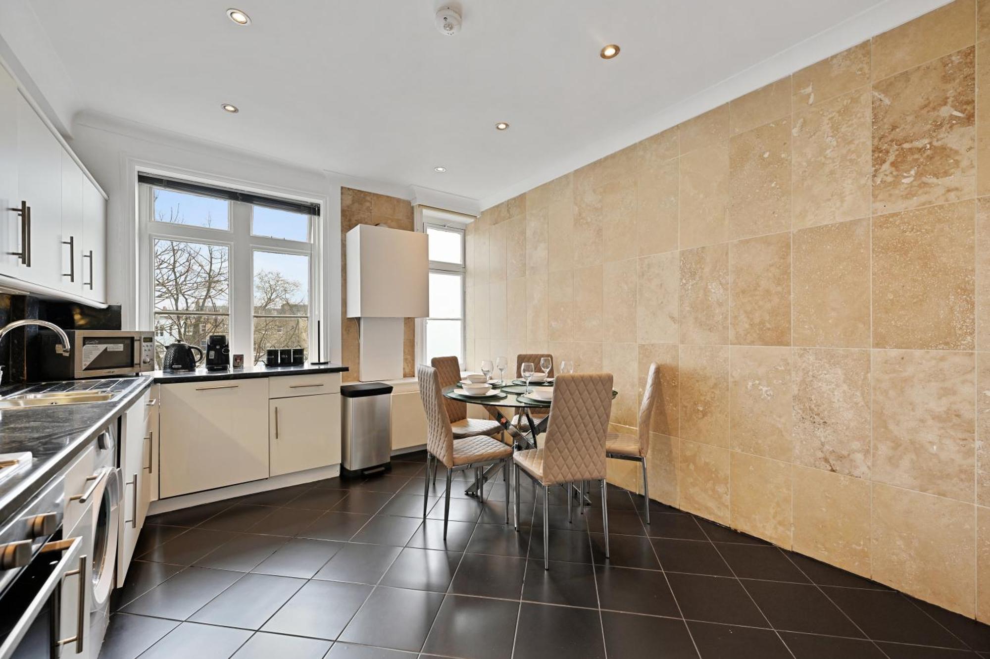 Beautiful 2 King Size Beds 2 Bath- Sleeps 5 In Earls Court Leilighet London Eksteriør bilde