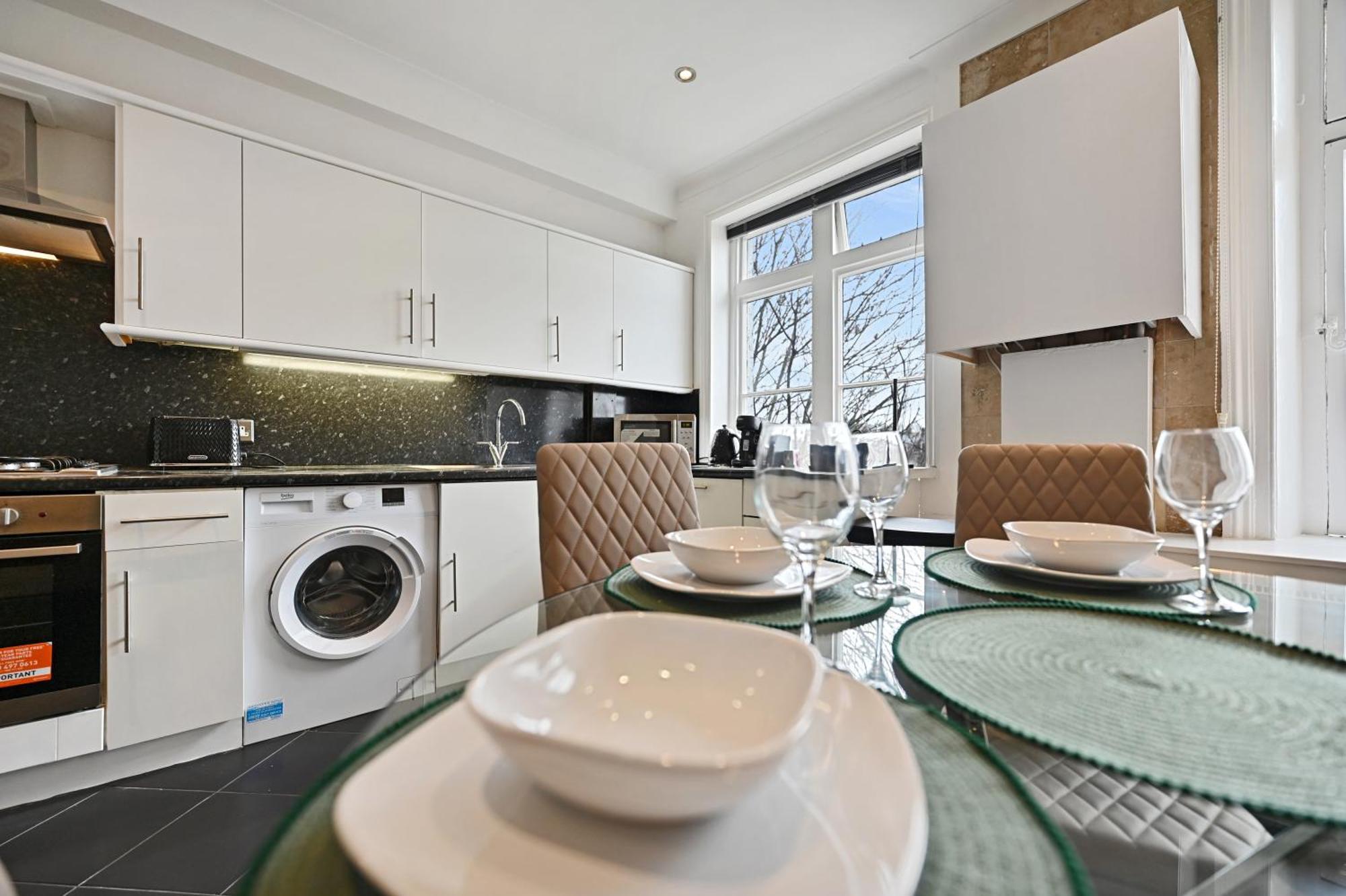 Beautiful 2 King Size Beds 2 Bath- Sleeps 5 In Earls Court Leilighet London Eksteriør bilde