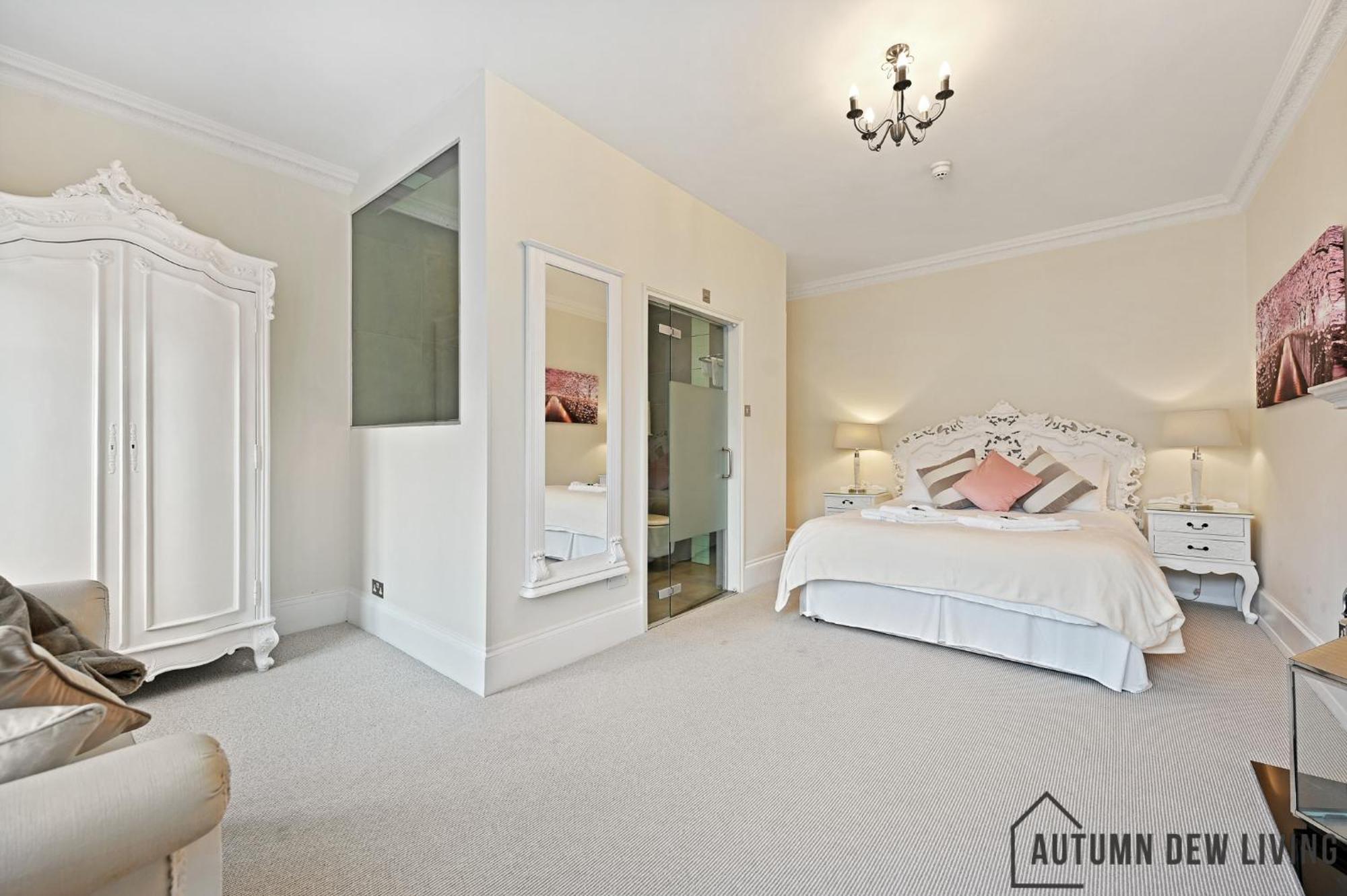 Beautiful 2 King Size Beds 2 Bath- Sleeps 5 In Earls Court Leilighet London Eksteriør bilde