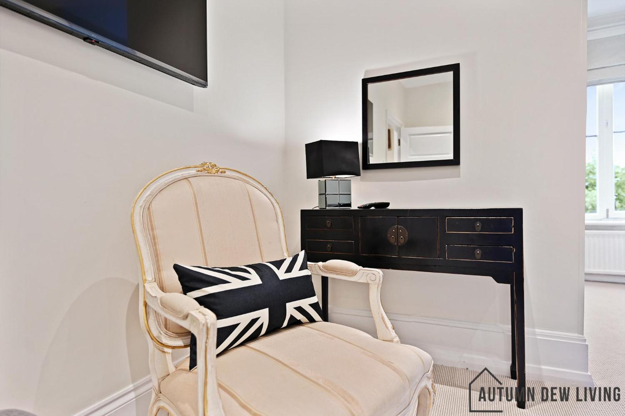 Beautiful 2 King Size Beds 2 Bath- Sleeps 5 In Earls Court Leilighet London Eksteriør bilde